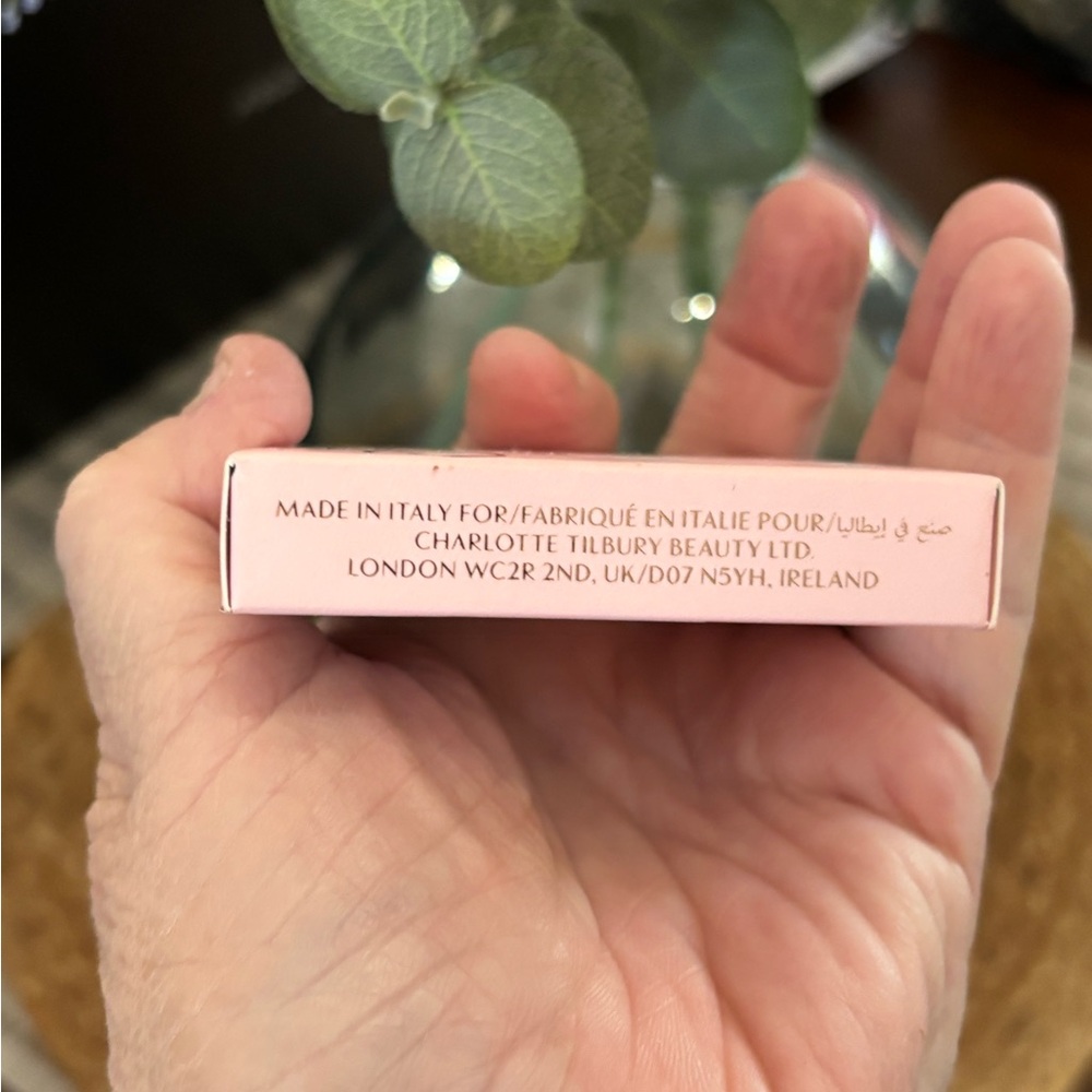 Charlotte Tilbury Luxury Palette - Dreamy Pink Hues - Picture 2 of 5